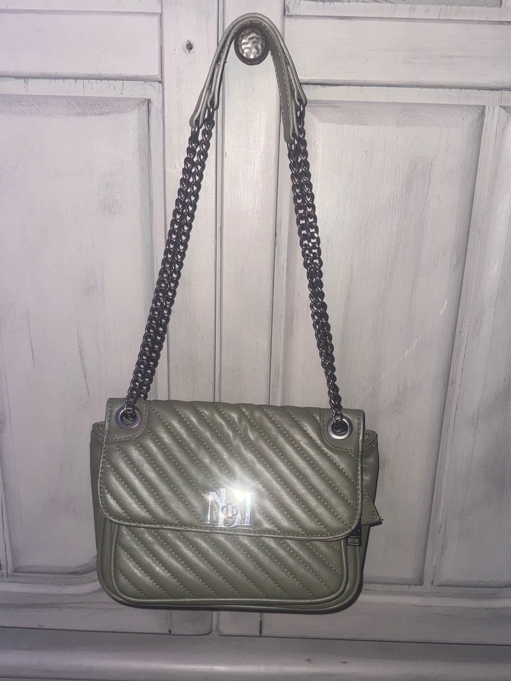 Badgley Mischka Olive Quilted Crossbody with Chain. ACCEPTING OFFERS!